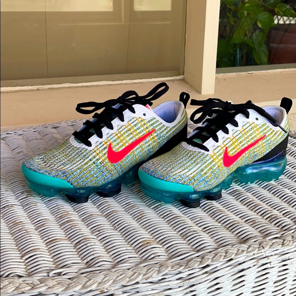 Nike Air Max’s fly knit.